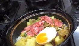 外卖小哥爆料煲仔饭视频,煲仔饭制作全过程大揭秘！